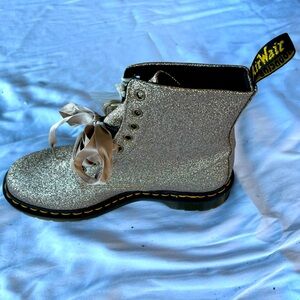 BNIB 10 GOLD DR MARTEN COMBAT BOOTS